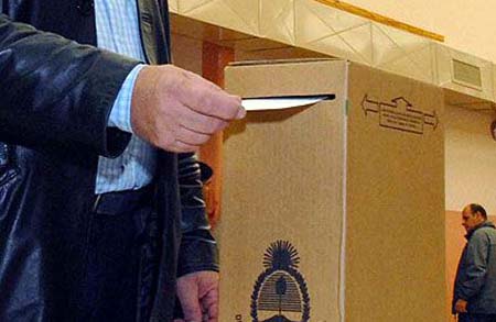 elecciones_urna_110811 (36k image)