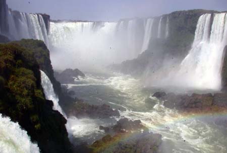 argentina-turismo-cataratas-iguazu (31k image)